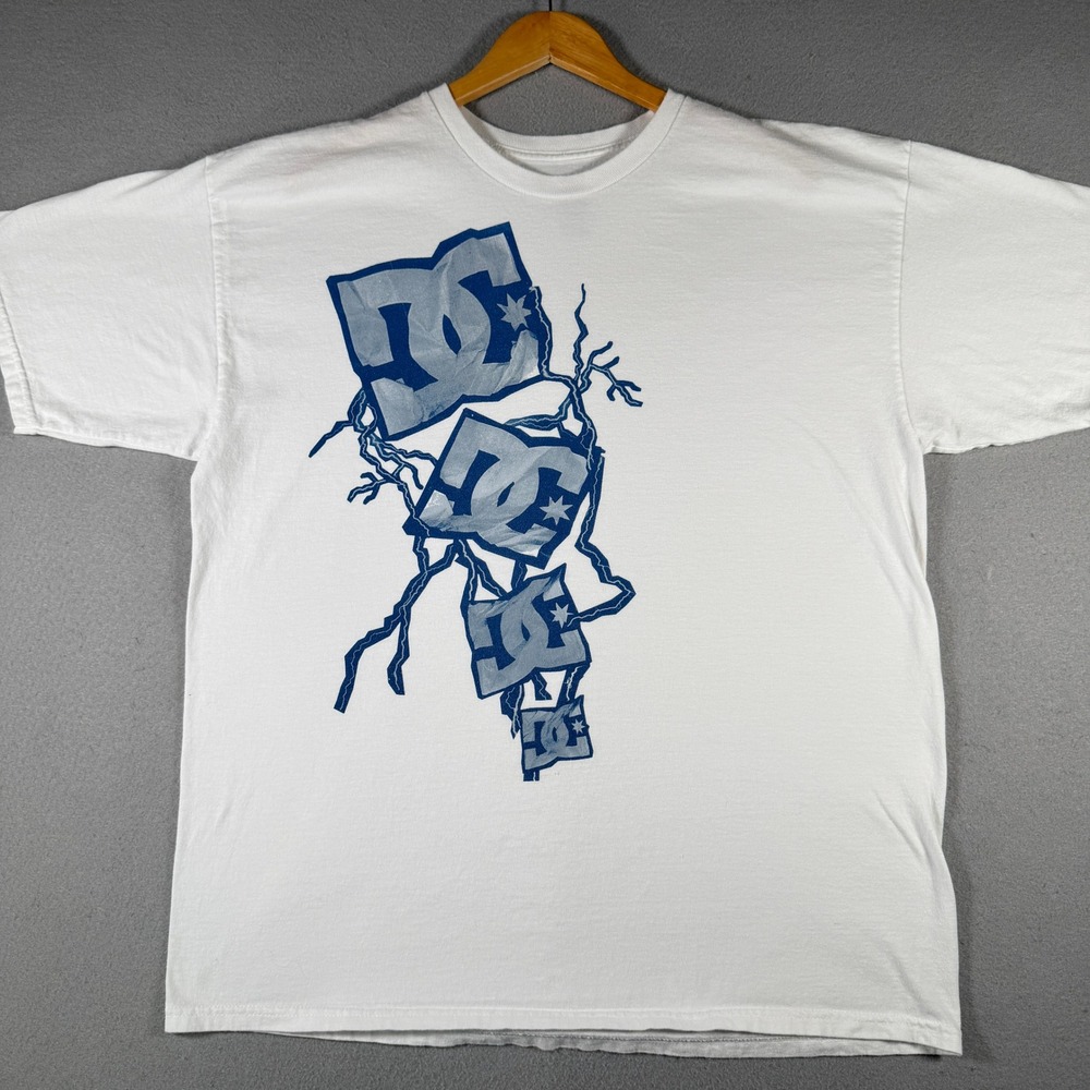 DC Shoes Mens XL White Lightning Bolt Stacked Logo Graphic T-Shirt Short Sleeve